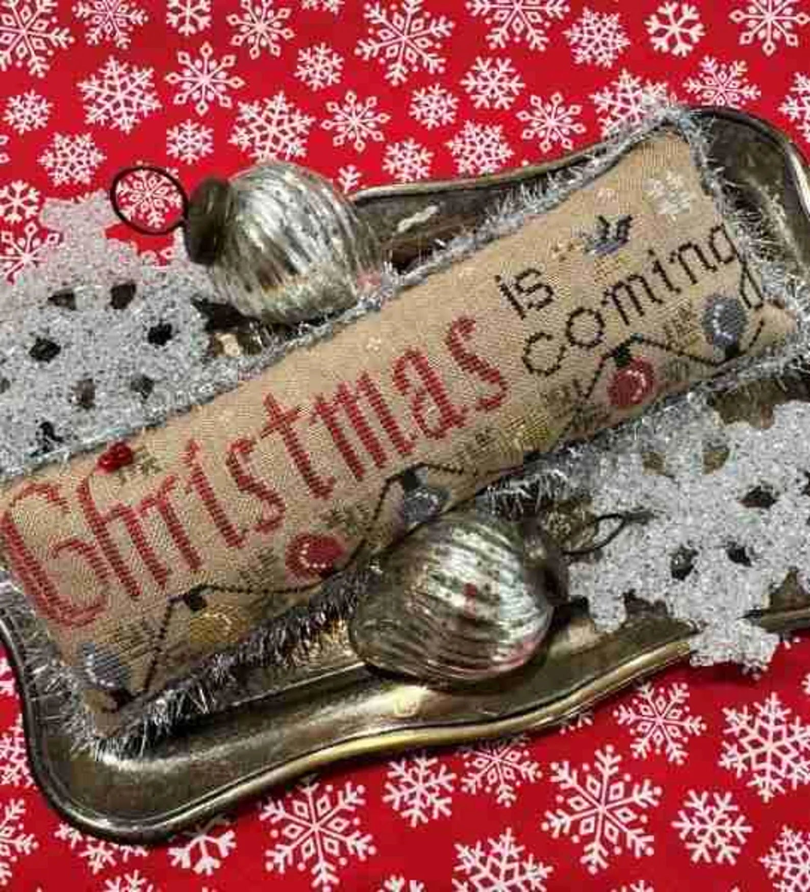 THE SCARLETT HOUSE "Christmas Is Coming Pinkeep" Counted Cross Stitch Pattern, Sampler, Pattern Only