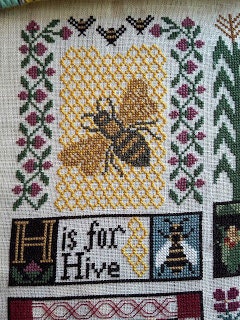 WhERE THERE ARE BEES by The Prairie Schooler Counted Cross Stitch Leaflet Pattern, Hoffman Reprint, Chart Book No. 193