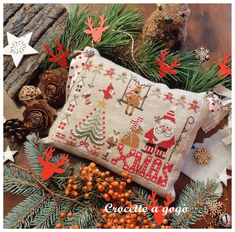 CROCETTE A GOGO "Hello Xmas" Counted Cross Stitch Pattern, Christmas, Winter, Santa, Reindeer, Gingerbread, Christmas Tree, Paper Pattern