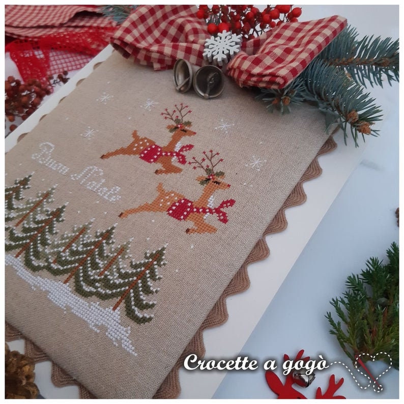 CROCETTE A GOGO "Two Reindeer at Christmas" Counted Cross Stitch Pattern, Winter, Christmas, Holiday, Paper Pattern