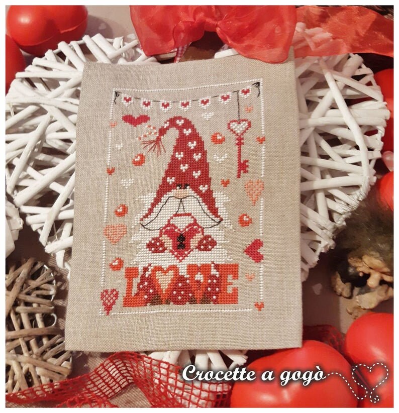 CROCETTE A GOGO "Gnome In Love"  Counted Cross Stitch Pattern  Valentine, Hearts, Love, Key, Paper Pattern