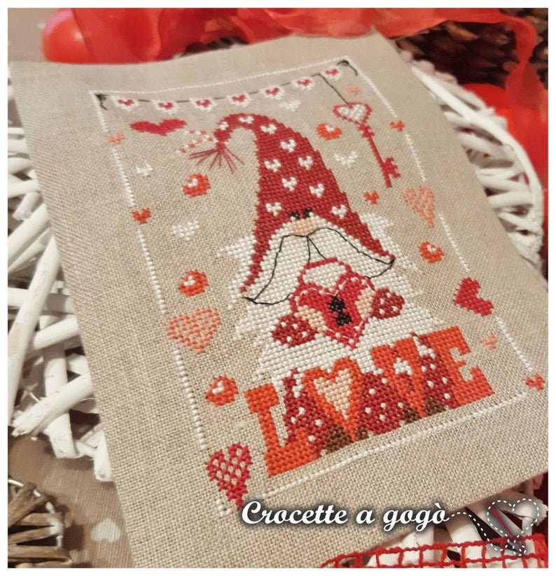 CROCETTE A GOGO "Gnome In Love"  Counted Cross Stitch Pattern  Valentine, Hearts, Love, Key, Paper Pattern