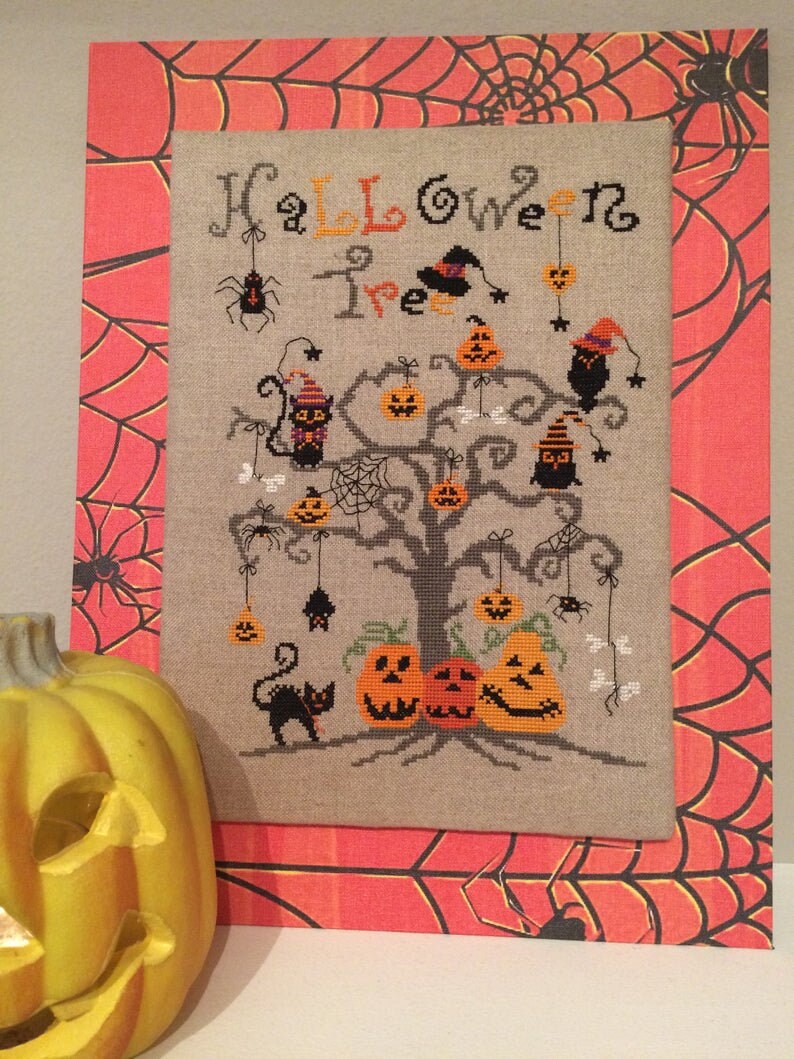 CROCETTE A GOGO "Halloween Tree" Counted Cross Stitch Pattern, Pumpkins, Ghost, Black Cats, Paper Pattern