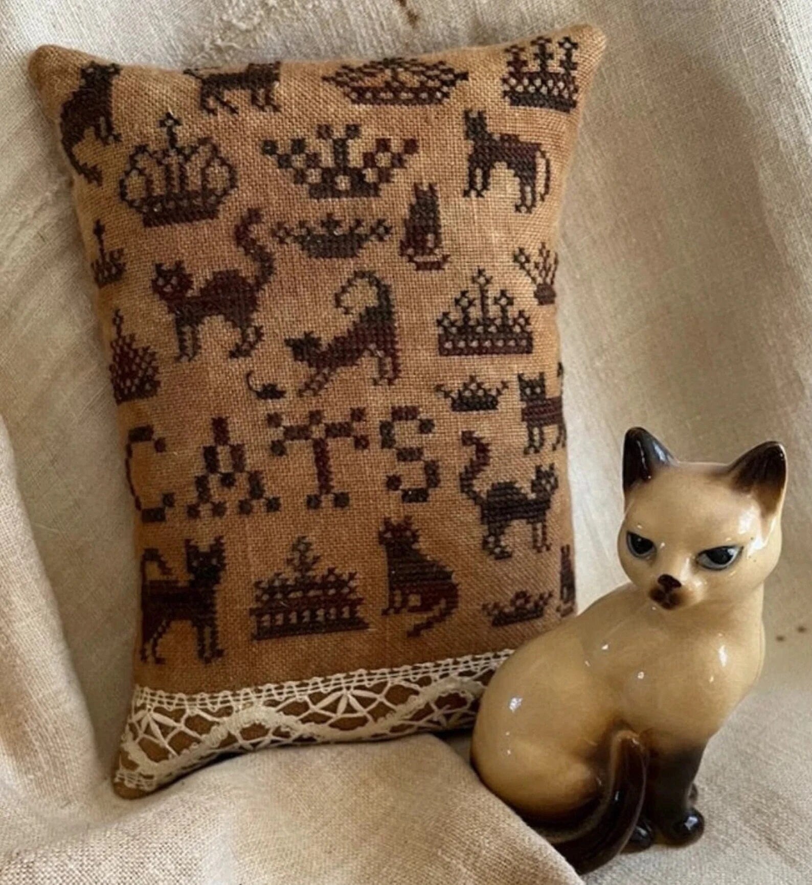 SHAKESPEARE'S PEDDLER "Antique Cats & Crowns" Counted Cross Stitch Pattern, Pattern Only