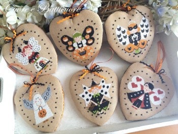 Halloween Con Gli Angeli | Cuore e Batticuore | Counted Cross Stitch | Cross Stitch Pattern | Six Angels, Pattern Only
