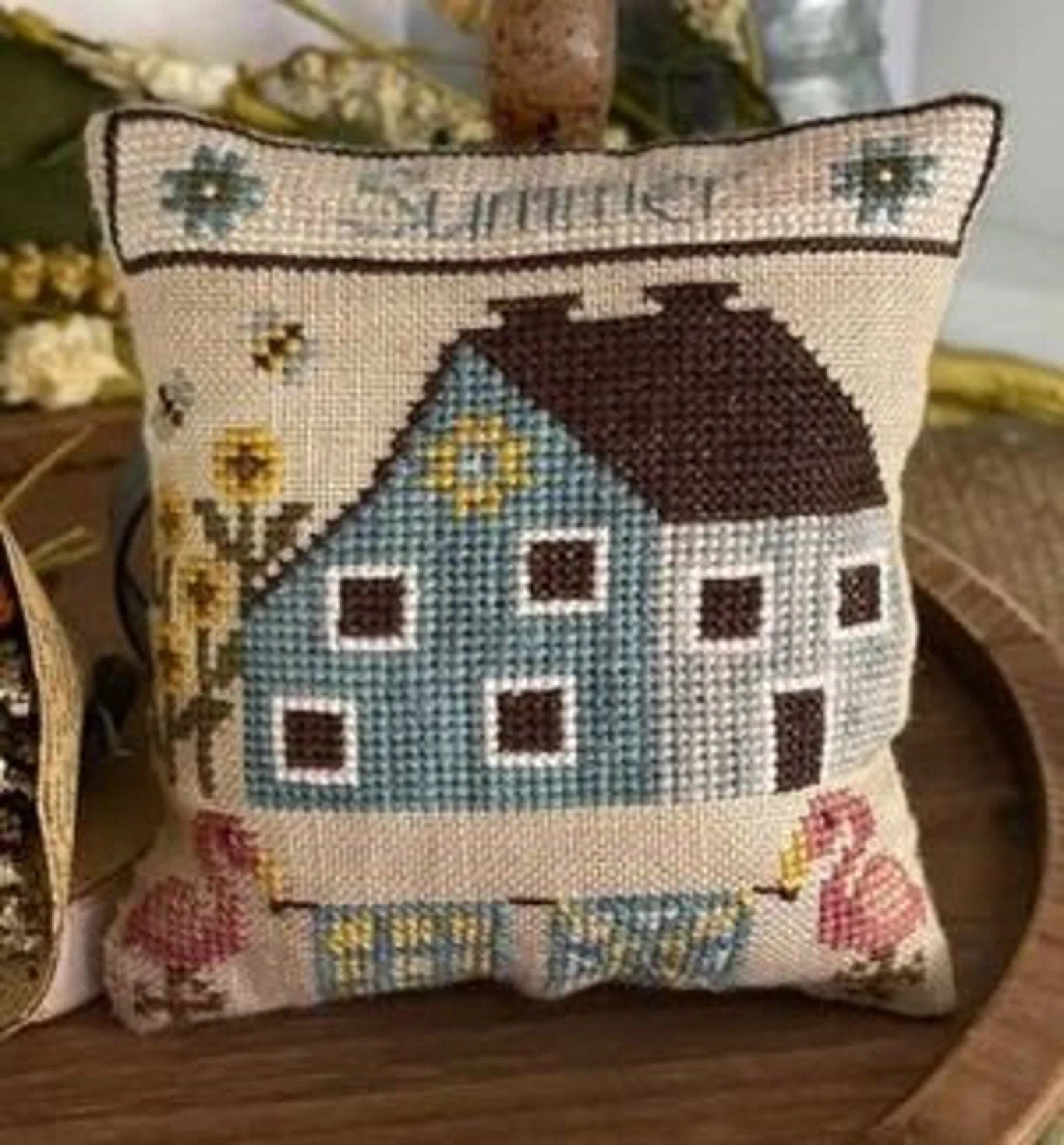 Mani di Donna "Seasonal Saltbox House - Summer" Counted Cross Stitch Pattern, Nashville Needlework Market 2023, Chart, Pattern Only