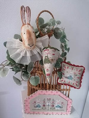 TRALALA "Trio Printemps" Spring Bunnies, Counted Cross Stitch Pattern, Flowers, Primitive Decor, Folk Art