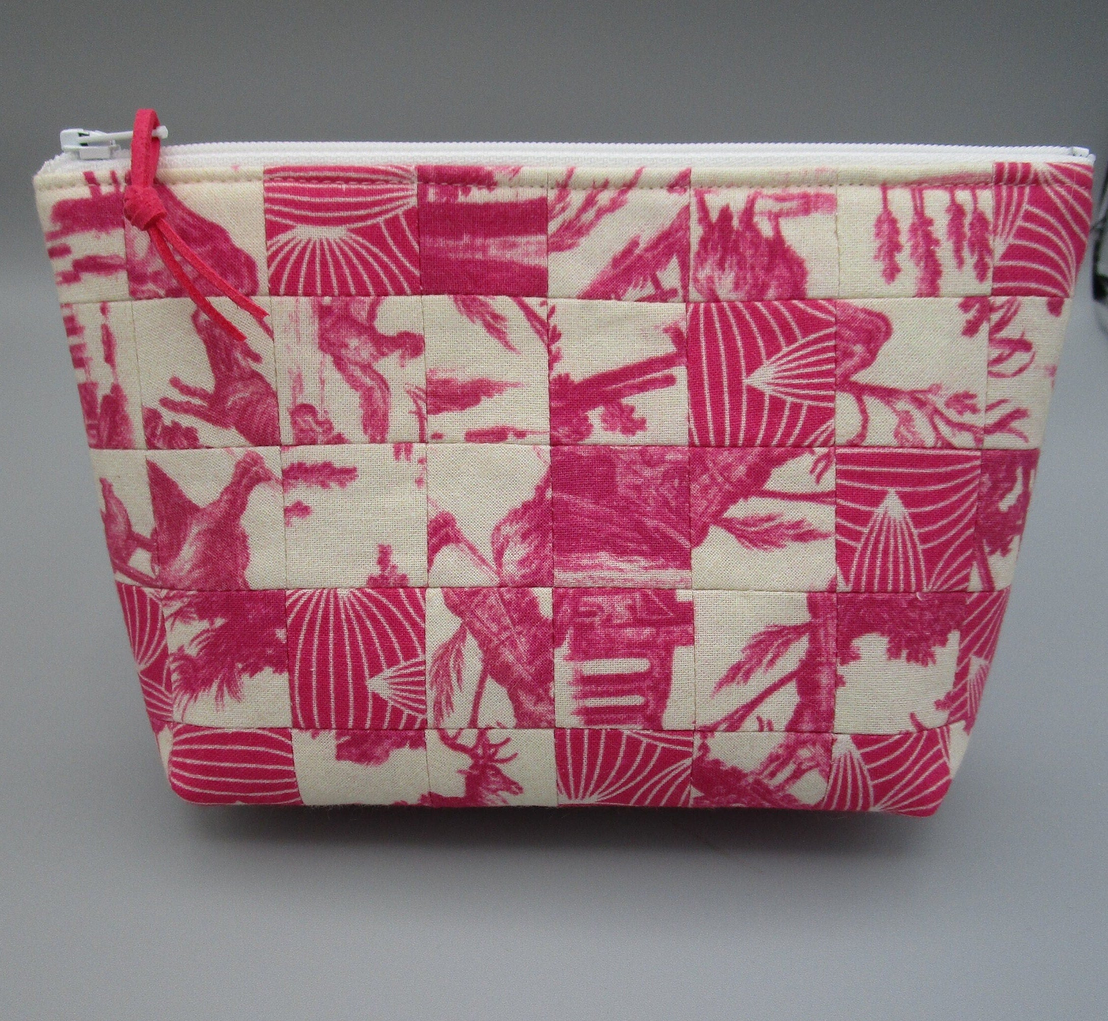 SAJOU FABRIC POUCH  Pink Patchwork Fabric Zipper Pouch  Storage Bag  Zipper Bag  Makeup Pouch  Cross Stitch