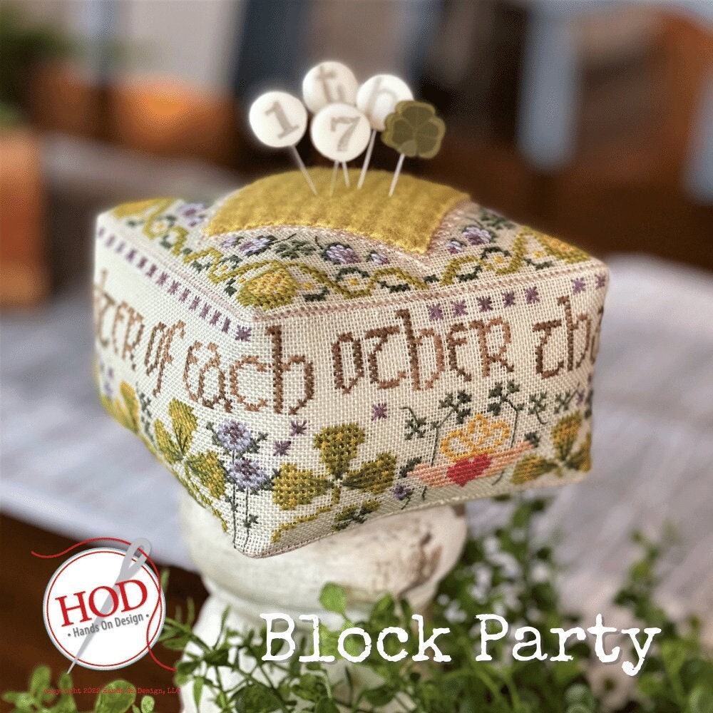HANDS ON DESIGN "Block Party - 17th" Counted Cross Stitch Pattern, Set of Pins & Wool Kit