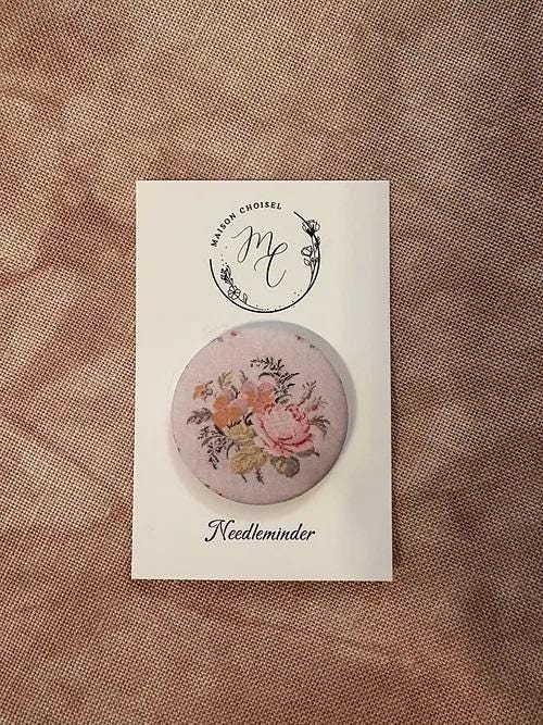 MAISON CHOISEL - Needle Minder - Ernestine Briere - Reflets de Soie Needleminder - Size 1.5"