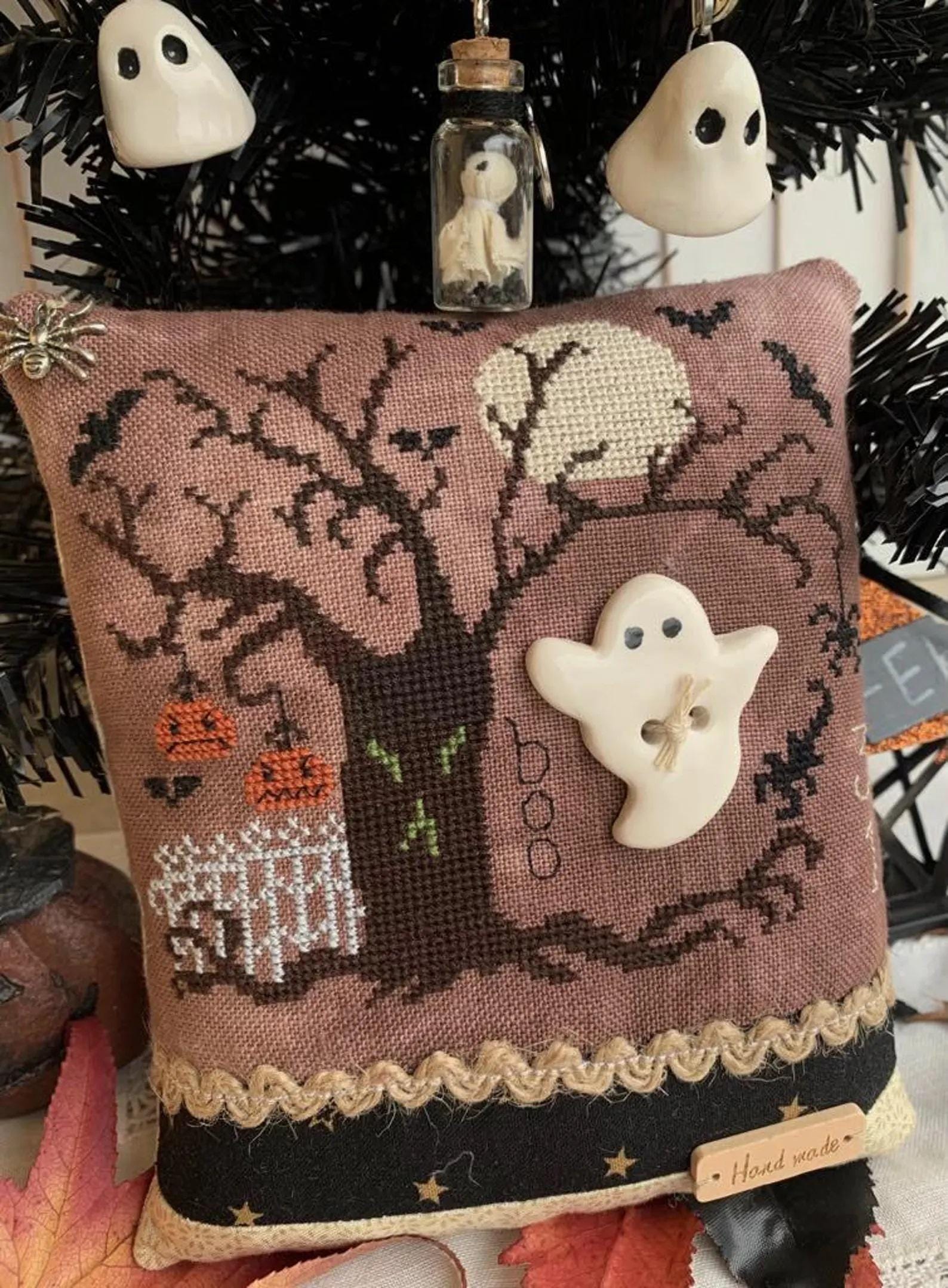 ROVARIS ~ Halloween Kit Boo, Counted Cross Stitch Pattern + KIT, Halloween, Handmade from Samone, Italy