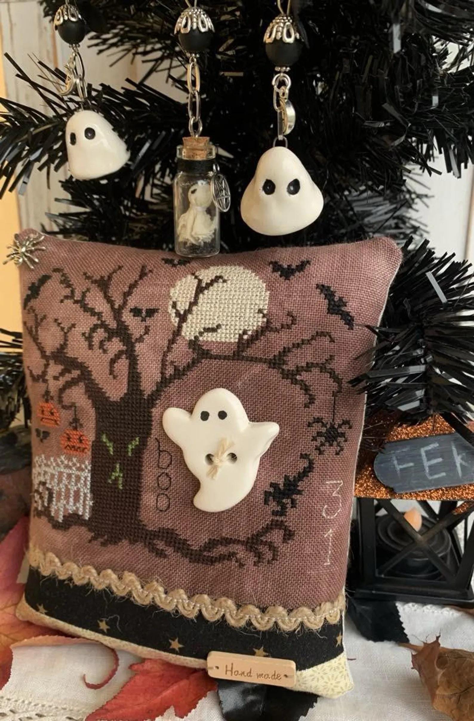 ROVARIS ~ Halloween Kit Boo, Counted Cross Stitch Pattern + KIT, Halloween, Handmade from Samone, Italy