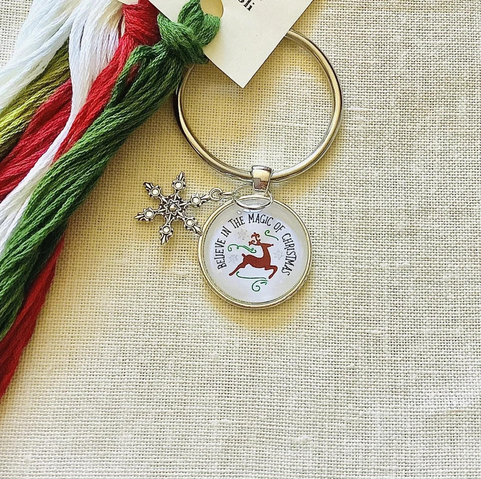 ZIGGY'S  DESIGNS "Christmas Reindeer Magic"  Christmas Thread Keep with Snowflake Charm  Needlework Accessories