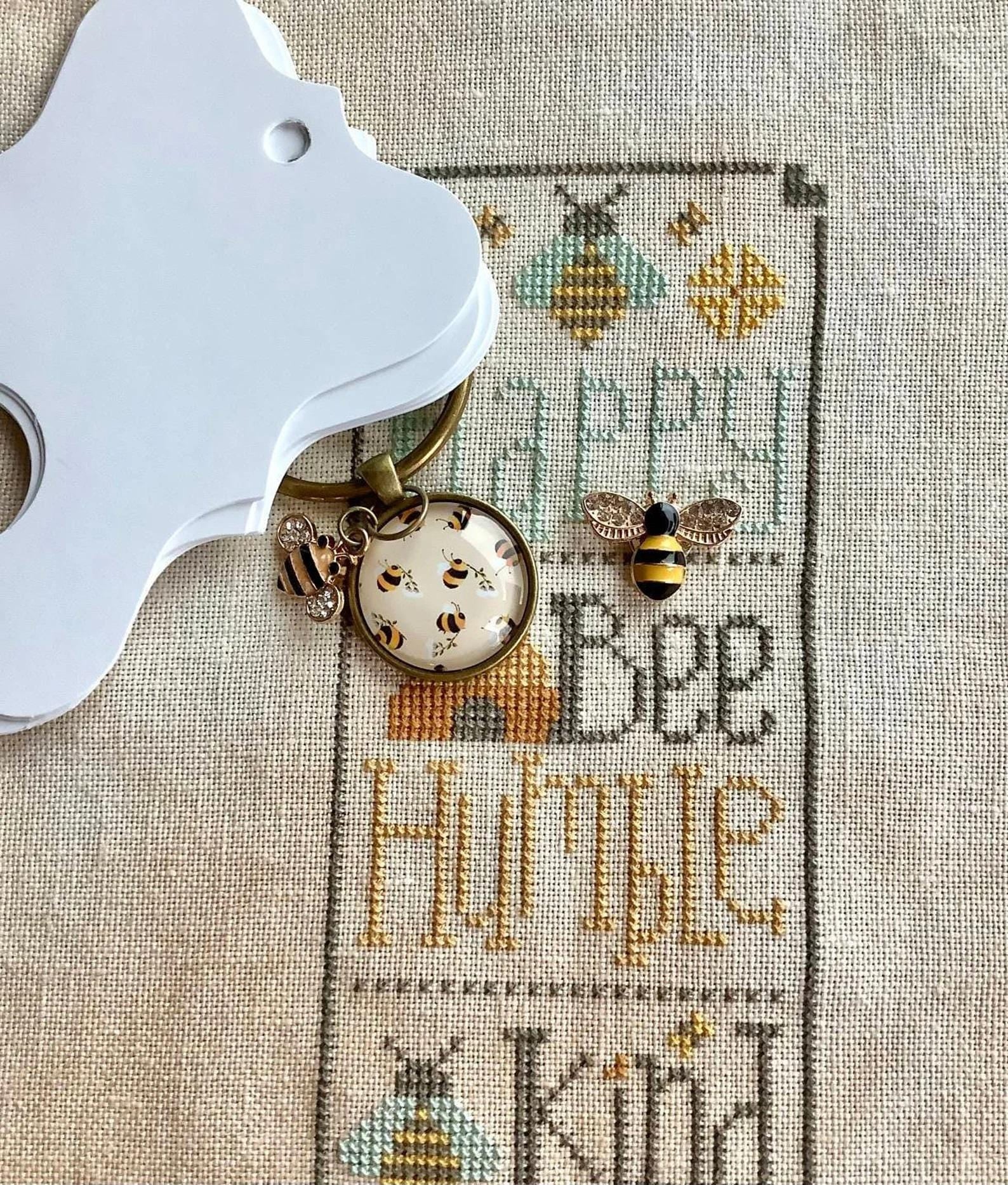 ZIGGY'S  DESIGNS "Bee Thread Keep and Needleminder Set"  Needlework Accessories