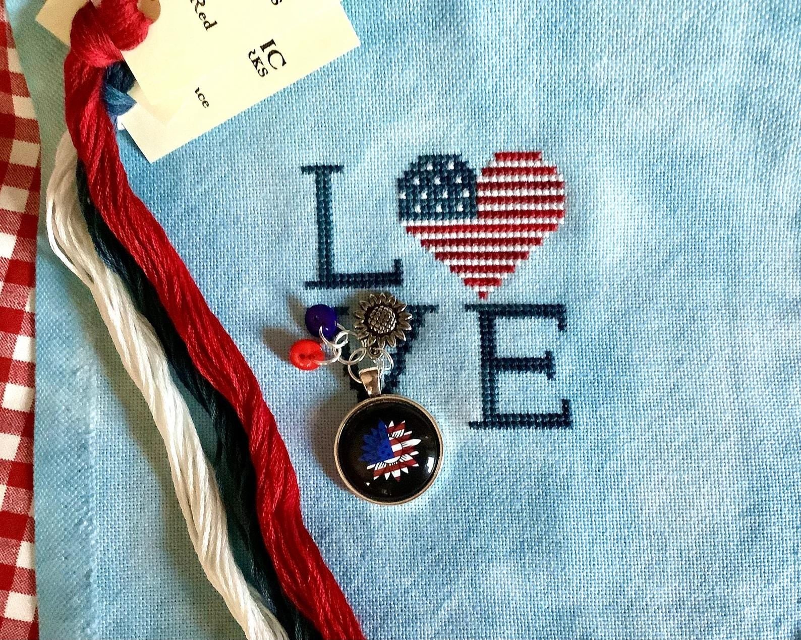 ZIGGY'S  DESIGNS "Patriotic/July 4th"  Thread Keep with Charms  Needlework Accessories