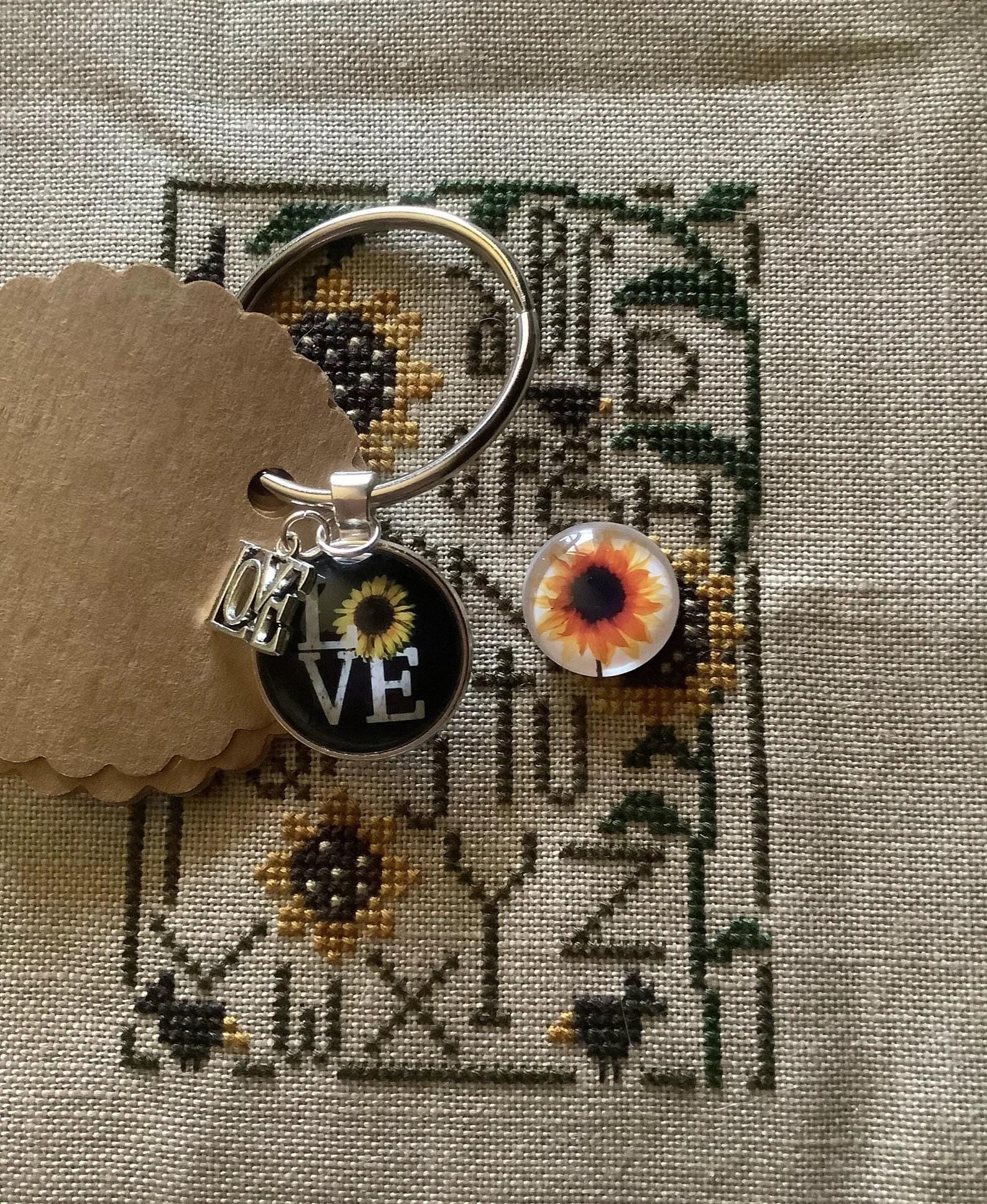 ZIGGY'S  DESIGNS "Fall/Love Thread Keep and Needleminder Set"  Needlework Accessories