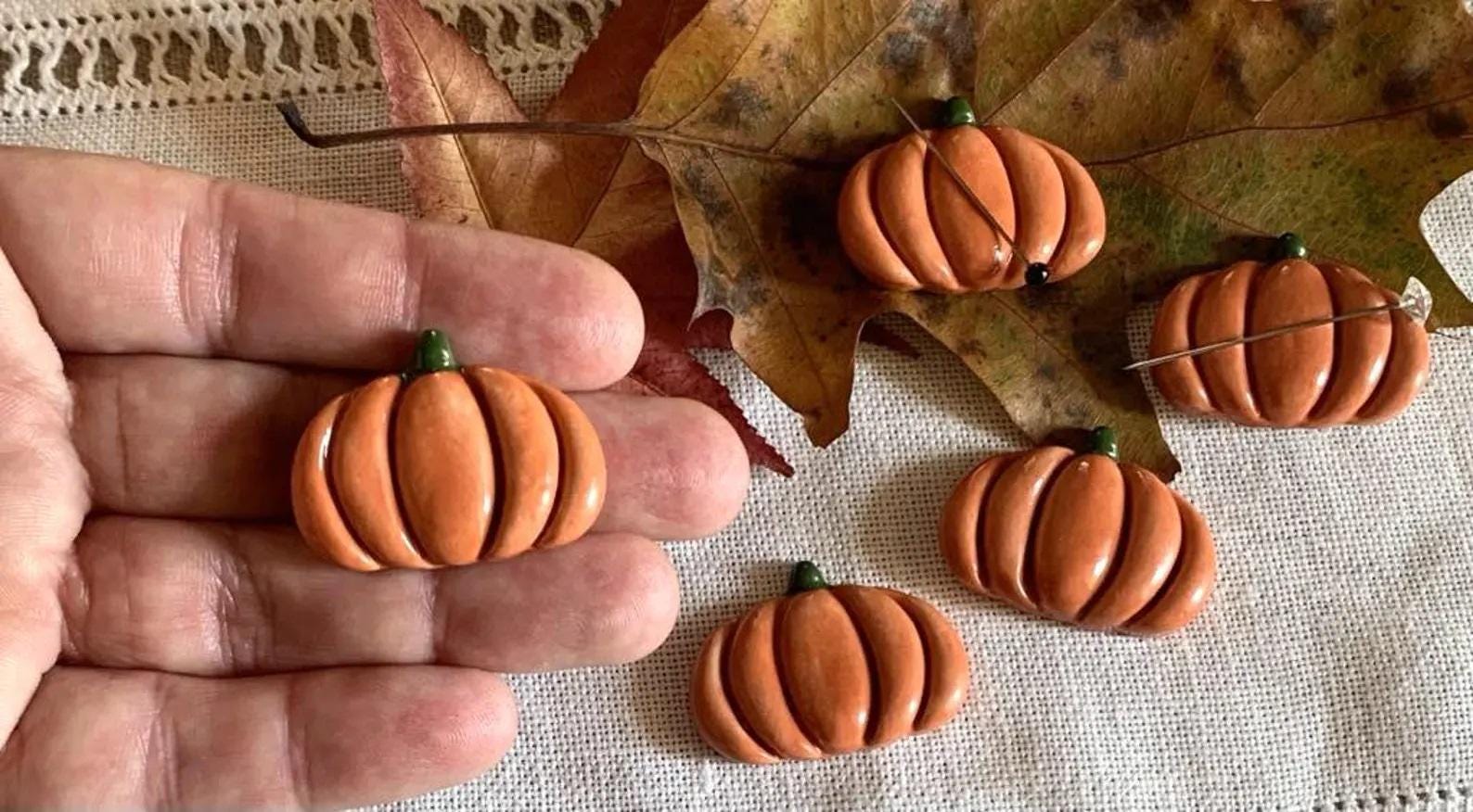 Rovaris ~ Ceramic Pumpkin Needleminder, Needle Minder Handmade from Samone, Italy