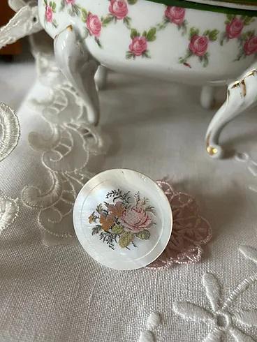 MAISON CHOISEL - Mother of Pearl Needle Minder - Ernestine Briere - Reflets de Soie Needleminder - Size 30mm Diameter