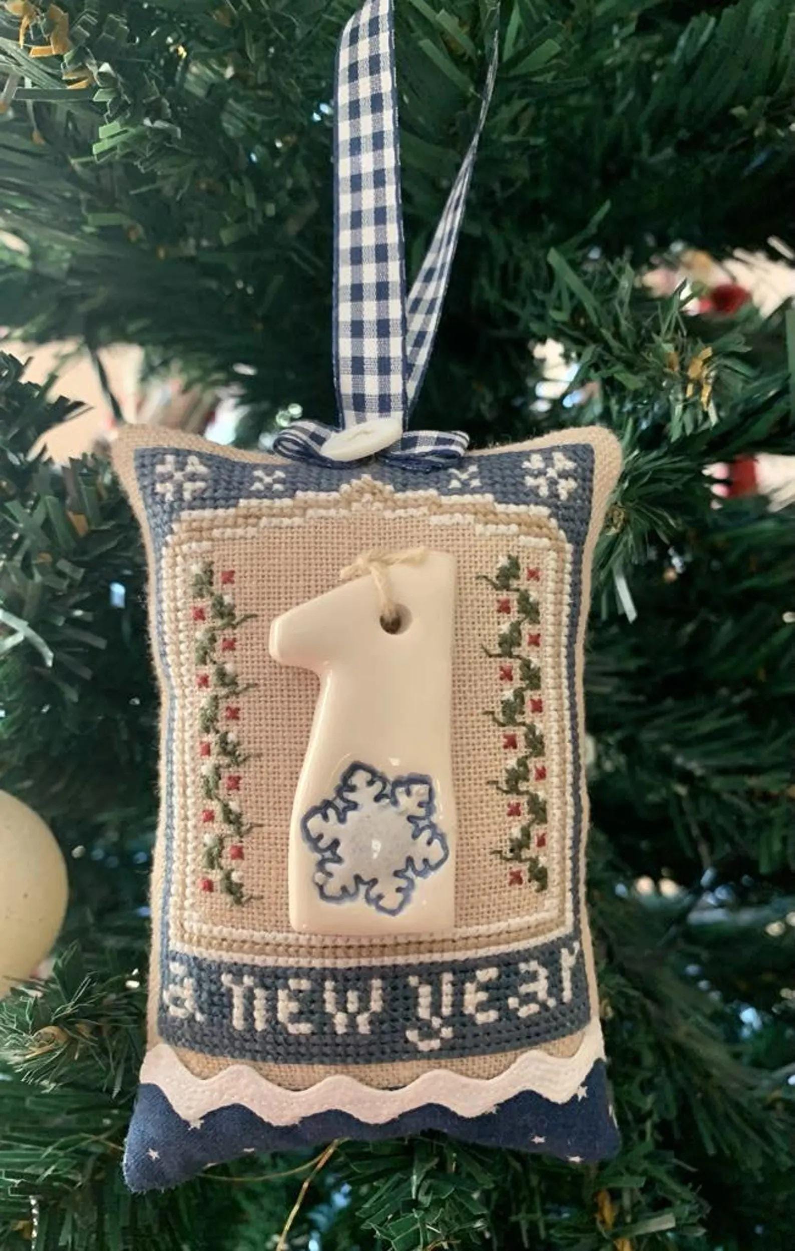 ROVARIS ~ "A New Year Little Ornament Kit" Counted Cross Stitch Pattern + KIT, Happy New Year, Handmade from Samone, Italy
