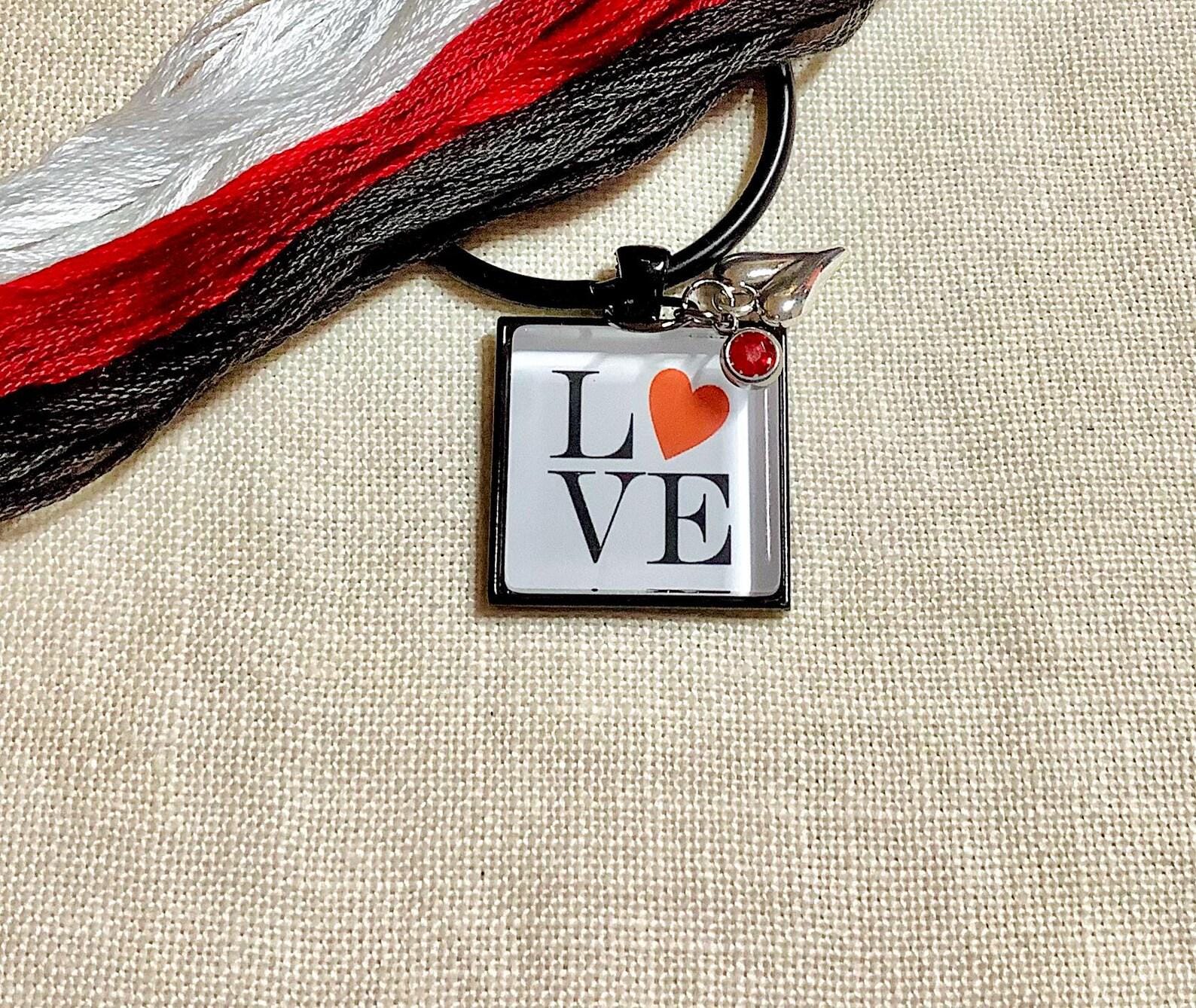 ZIGGY'S  DESIGNS "Love Thread Keep"  Valentine's Day Thread Keep with Charms, Needlework Accessories