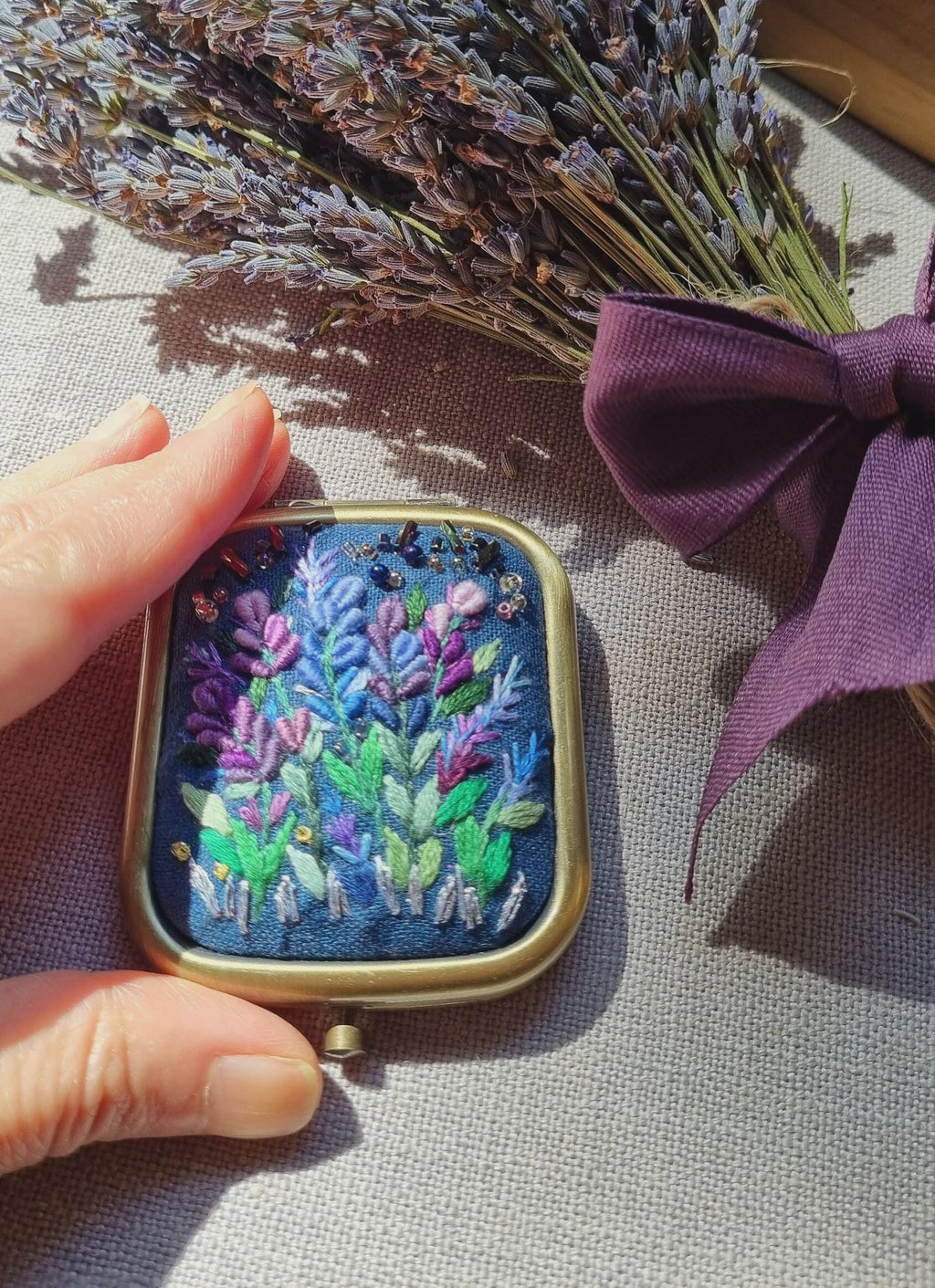 Hand Embroidered Floral Compact Mirror, Lavender Pocket Mirror, Hand Embroidered Floral Compact Mirror, Gift for her, Purple Pocket Mirror