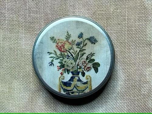 MAISON CHOISEL -Lady's Companion - Noeli Corbineau - Reflets de Soie - Tin Box, Floss Drops, Needle Minder, and Small Round Tin Box