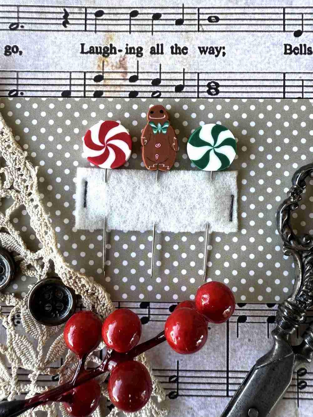 PUNTINI PUNTINI "Elegant Gingerbread Pin Set, Needlework Marketplace 2025, Set of 3