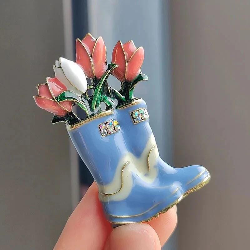 KINGSLAND NEEDLE MINDER ~ Pink or Blue Tulip Rain Boots Needle Minder, Needle Dock, Canvas Magnet, Needle Garage, Needleminder