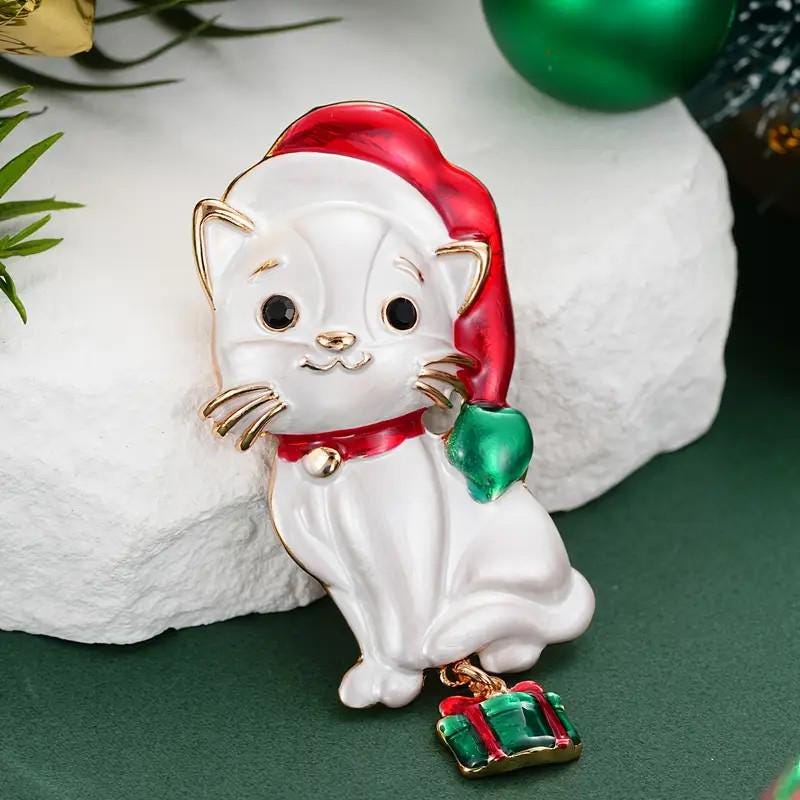 KINGSLAND NEEDLE MINDER ~ Christmas Cat Needle Minder, Needle Dock, Enamel, Magnet, Needle Garage, Needleminder
