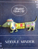 KINGSLAND NEEDLE MINDER ~ Green Dog Dachshund Needle Minder, Needle Dock, Enamel, Magnet, Needle Garage, Needleminder
