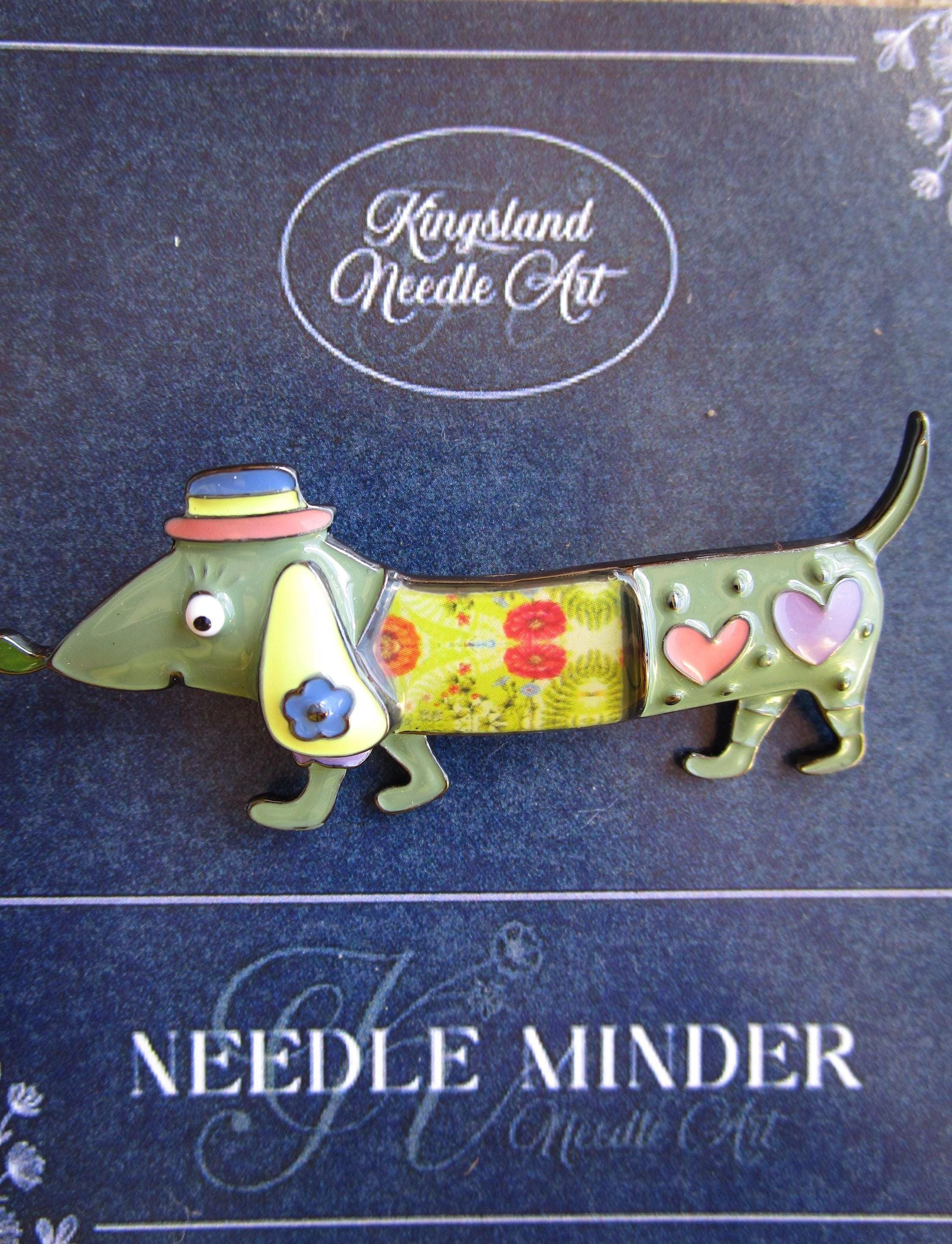 KINGSLAND NEEDLE MINDER ~ Green Dog Dachshund Needle Minder, Needle Dock, Enamel, Magnet, Needle Garage, Needleminder