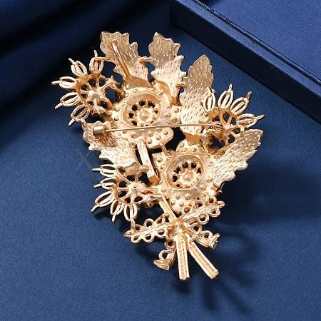 BROOCH ~ Beautiful Flower Brooch ~ Rhinestones, Pearlized Glass Pearls ~ Gold Tone ~ Jewelry, Holidays, Great Gift Idea, Pin