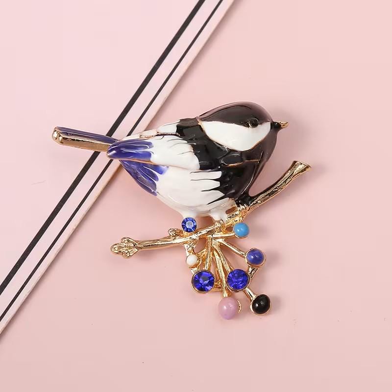 KINGSLAND NEEDLE MINDER ~ Black Cap Chickadee Bird Needle Minder, Needle Dock, Sparkling Rhinestones, Enamel, Magnet, Needleminder