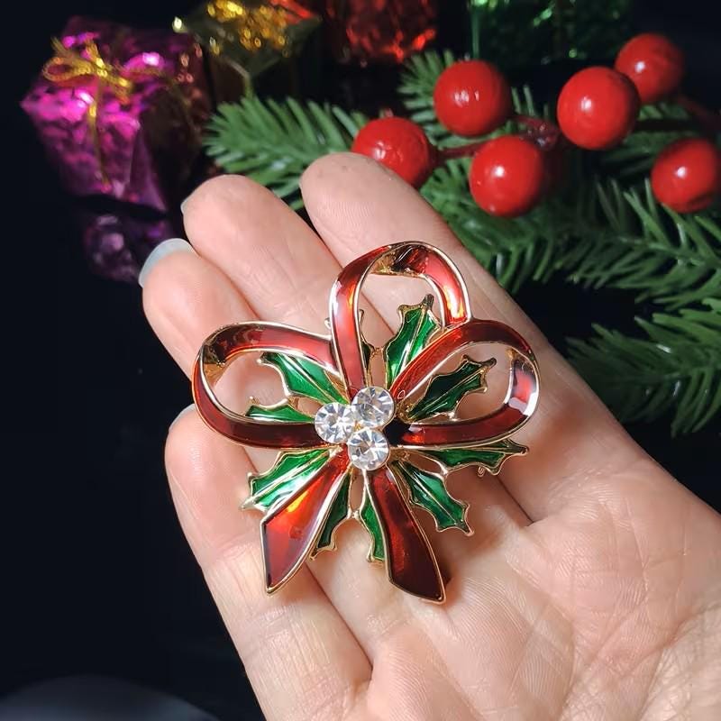 BROOCH ~ Holiday Bow Crystal Brooch ~ Gold Tone & Rhinestones ~ Jewelry, Holidays, Great Gift Idea, Pin
