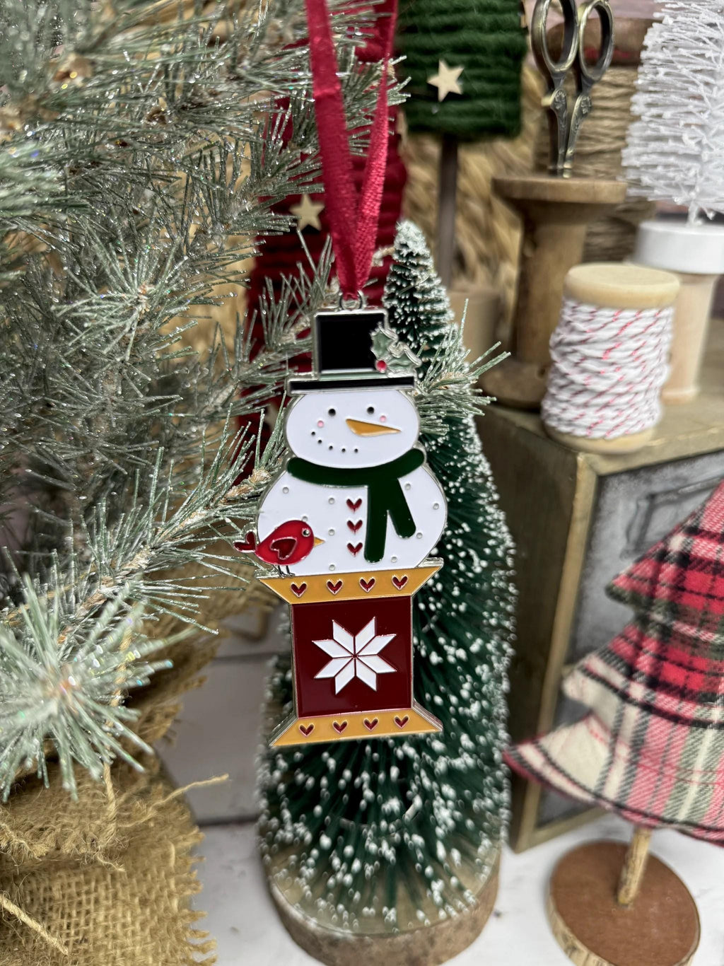 PRIMROSE COTTAGE "Snowman Ornament" Enamel Needle Minder, Needleminder