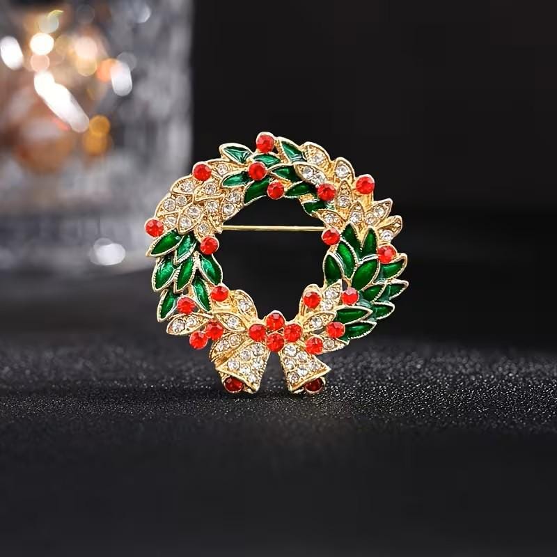 BROOCH ~ Christmas Wreath Brooch ~ Gold Tone & Rhinestones ~ Jewelry, Holidays, Great Gift Idea, Pin