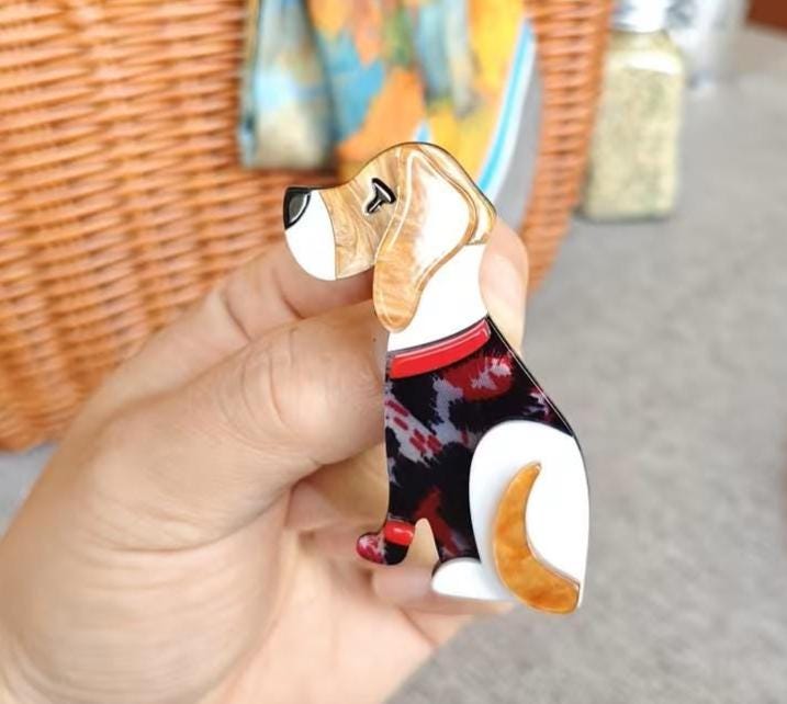 KINGSLAND NEEDLE MINDER ~ Beagle Dog Acrylic Needle Minder, Needle Dock, Multi-Dimensional, Magnet, Needleminder