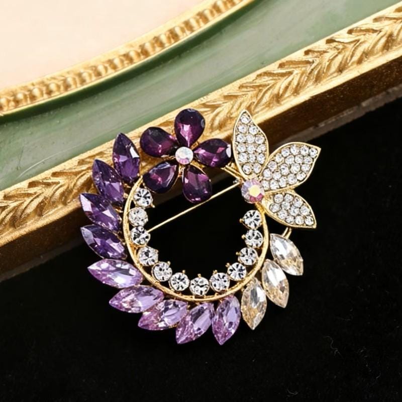 BROOCH ~ Elegant Crystal Wreath Brooch ~ Gold Tone & Rhinestones ~ Jewelry, Holidays, Great Gift Idea, Pin
