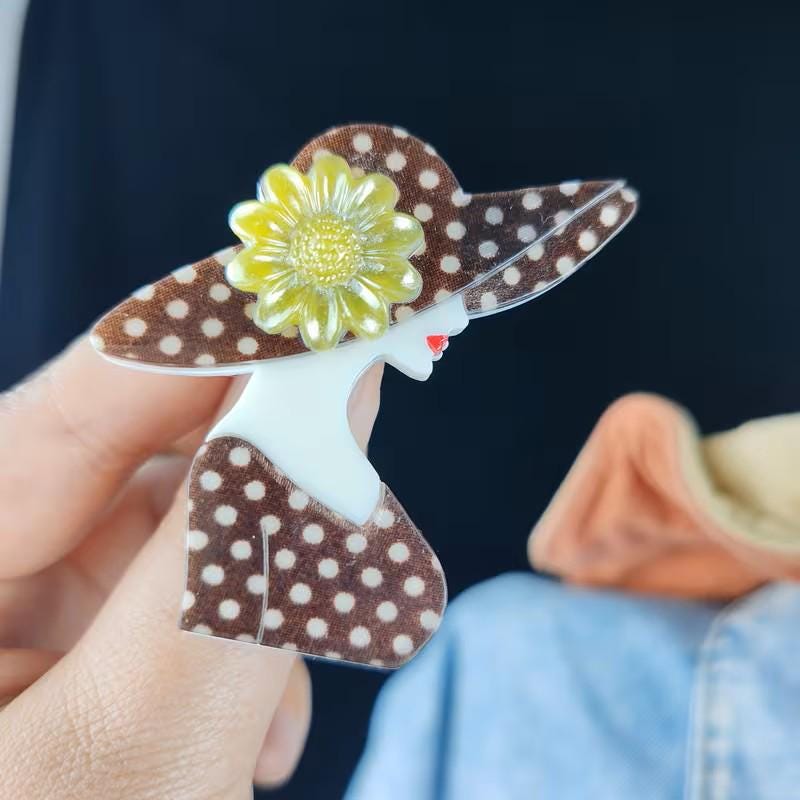KINGSLAND NEEDLE MINDER ~ Fashionista Girl Acrylic Needle Minder, Needle Dock, Multi-Dimensional, Magnet, Needleminder