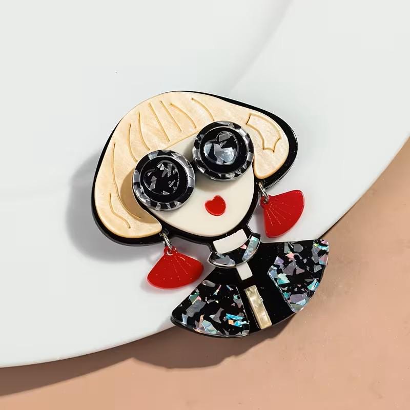 KINGSLAND NEEDLE MINDER ~ Fashionista Girl Acrylic Needle Minder, Needle Dock, Multi-Dimensional, Magnet, Needleminder