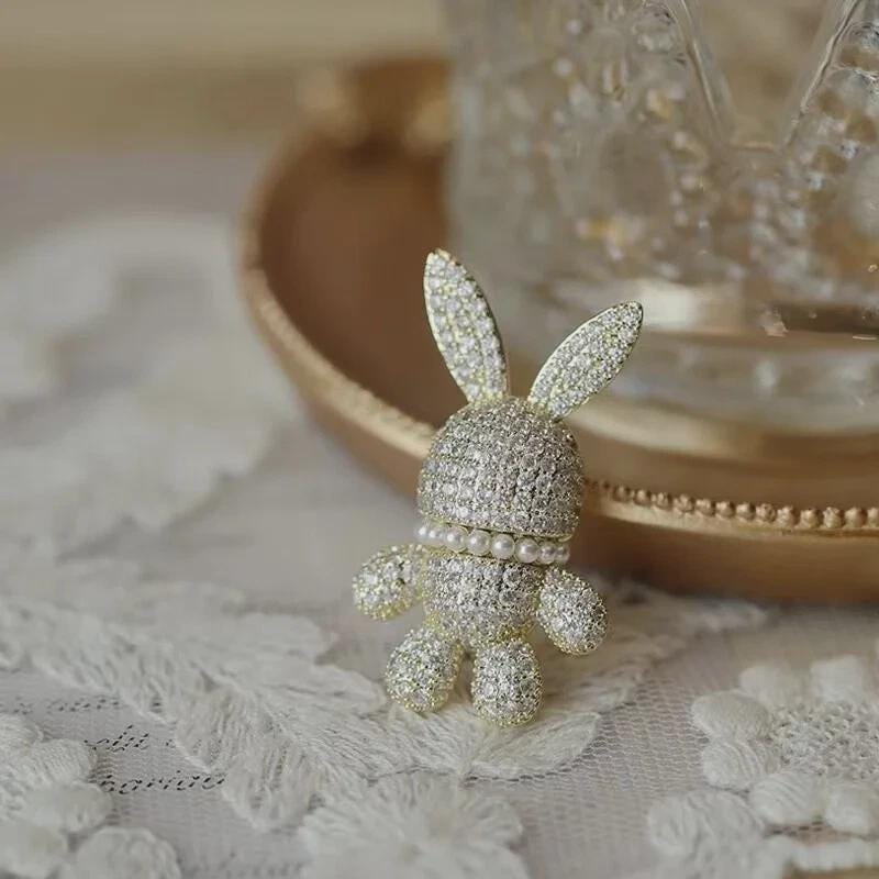 KINGSLAND NEEDLE MINDER ~ Rabbit with Pearl Necklace Needle Minder, Needle Dock, Needle Nanny, Canvas Magnet, Needle Garage, Needleminder