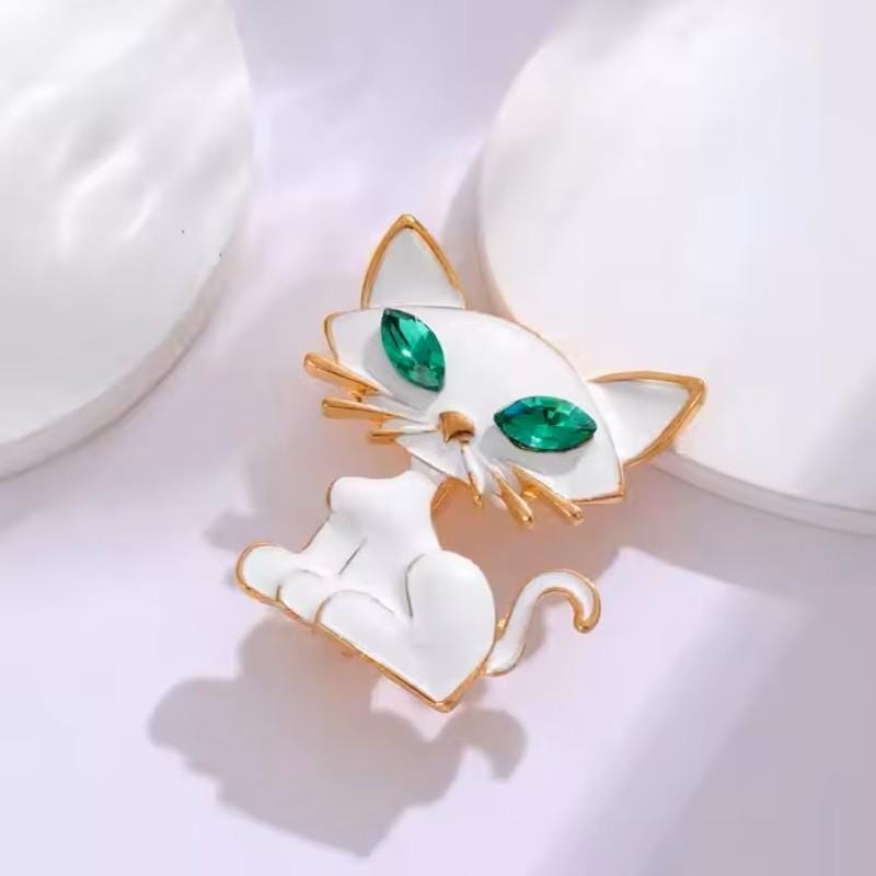 KINGSLAND NEEDLE MINDER ~ Green Eyed Cat Needle Minder, Needle Dock, Enamel, Magnet, Needle Garage, Needleminder