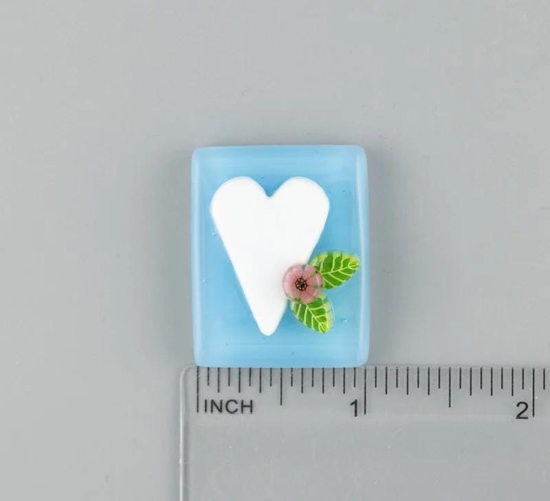 BEAU VERRE ART "White Heart Fused Glass Needle Minder"  Magnet  Needleminder  One-of-a-Kind  Handcrafted by Kelly 7263
