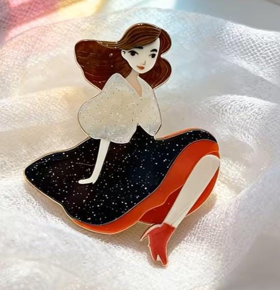 KINGSLAND NEEDLE MINDER ~ Fashion Girl Acrylic Needle Minder, Needle Dock, Multi-Dimensional, Magnet, Needle Garage, Needleminder