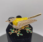 KINGSLAND NEEDLE MINDER ~ Yellow Bird Needle Minder, Needle Dock, Sparkling Rhinestones, Enamel Magnet, Needle Garage, Needleminder