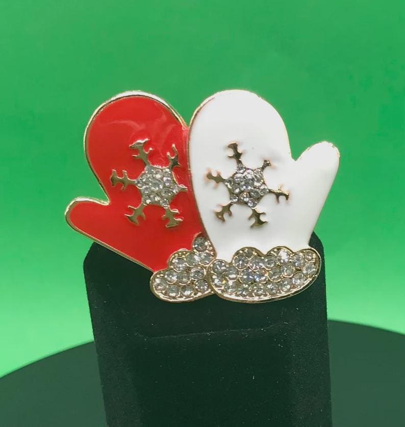 KINGSLAND NEEDLE MINDER ~ Red & White Mittens Needle Minder, Needle Dock, Swarovski Crystal Enamel Magnet, Needle Garage, Needleminder